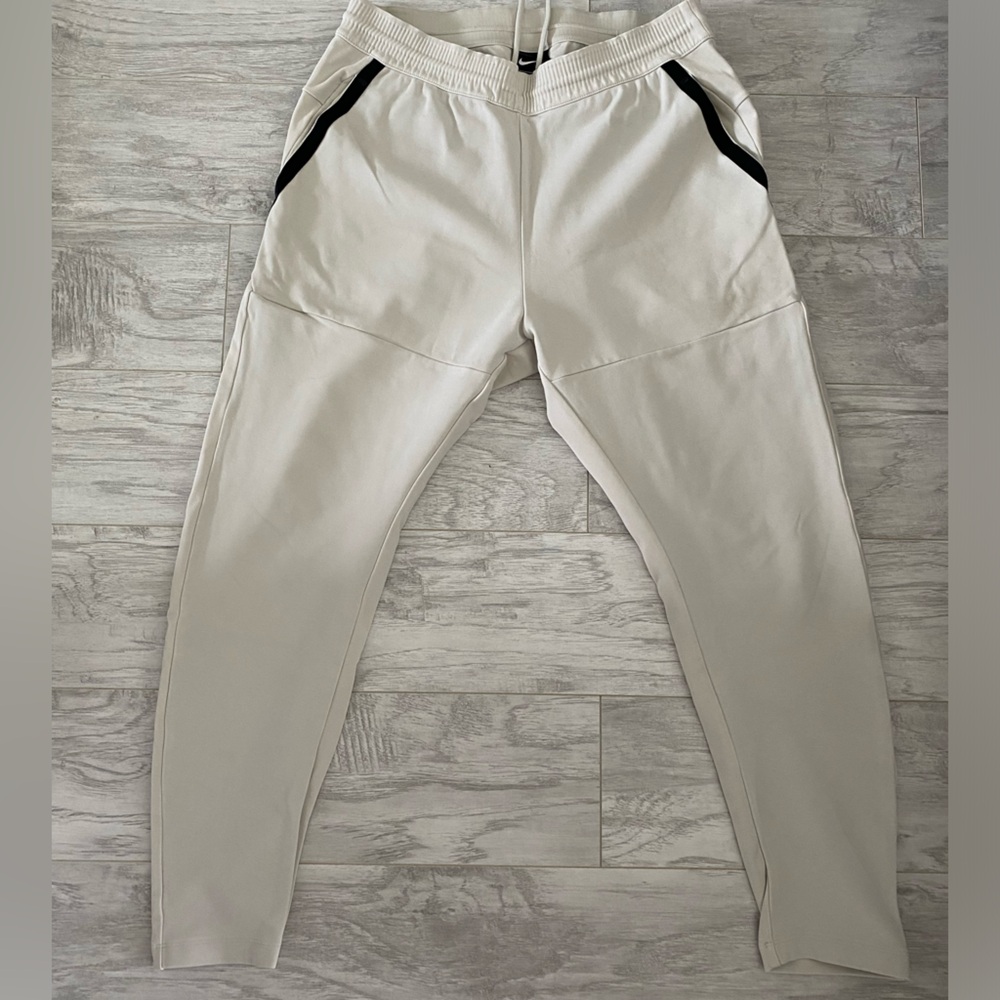 Nike Tech Sportswear pant - Large
